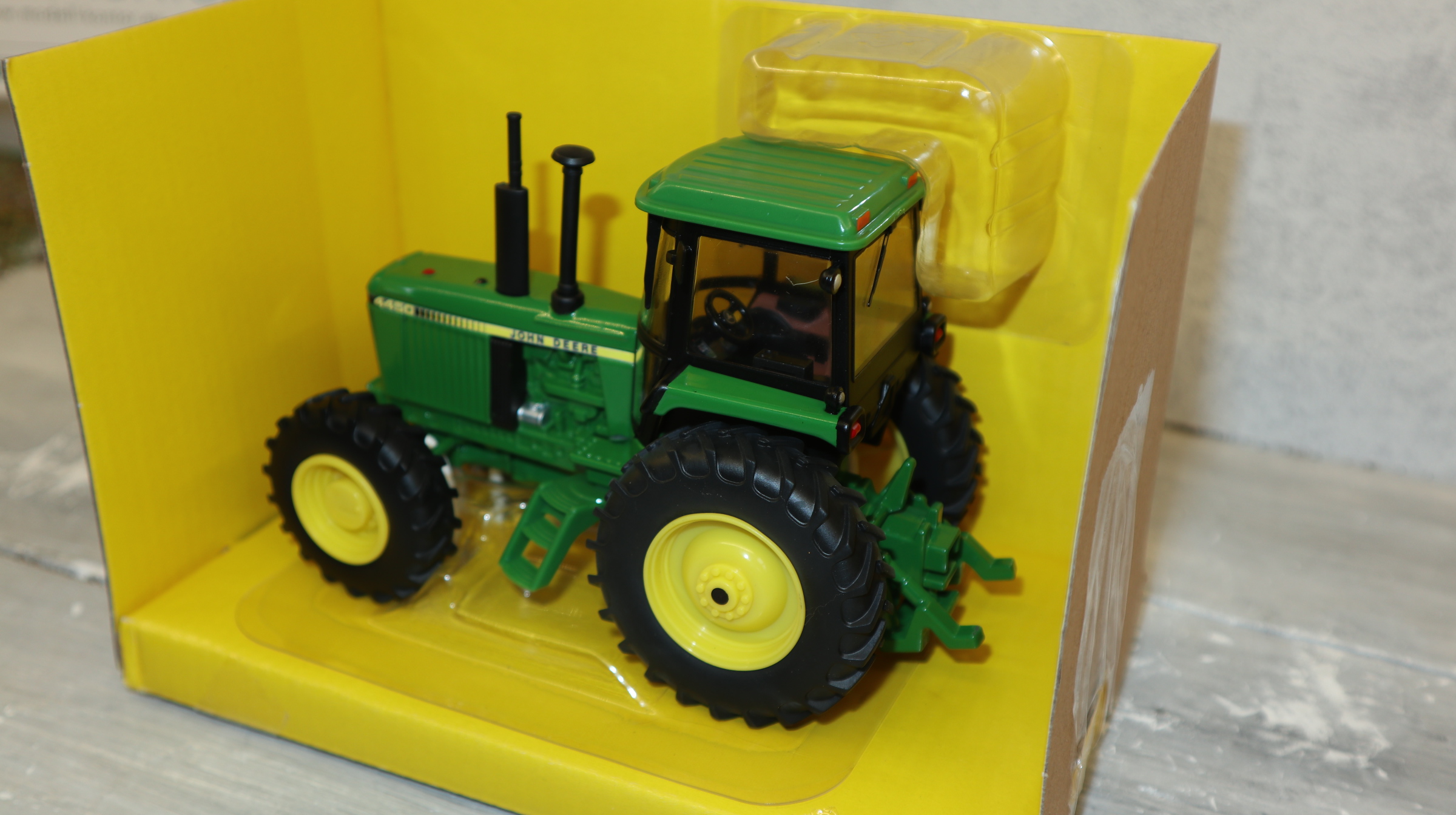 Tracteur BRITAINS JOHN DEERE 4450 - Échelle 1/32 - Neuf